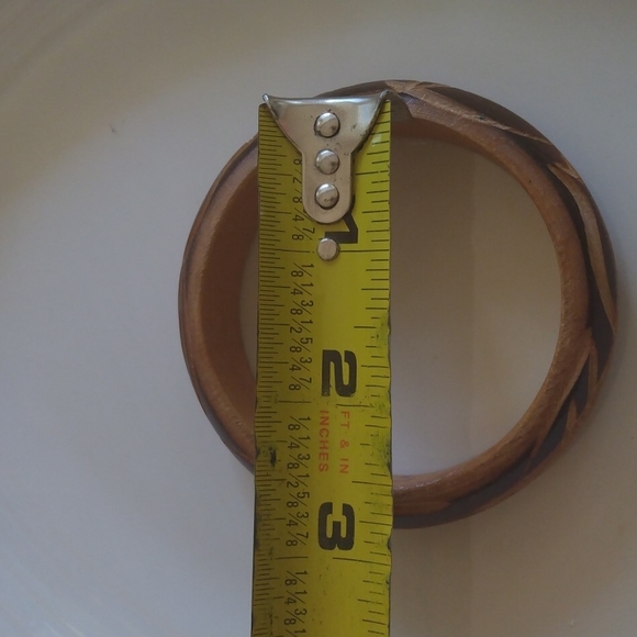 Carved wooden bangle - Picture 3 of 3